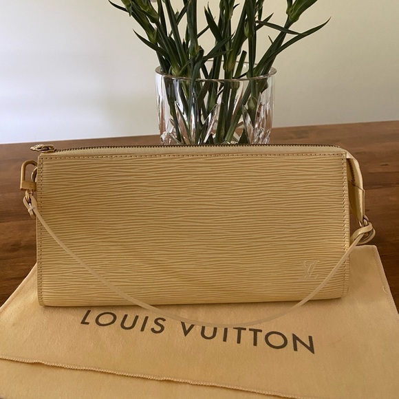 Louis Vuitton Epi Leather Pochette - Vanilla - Picture 2 of 16